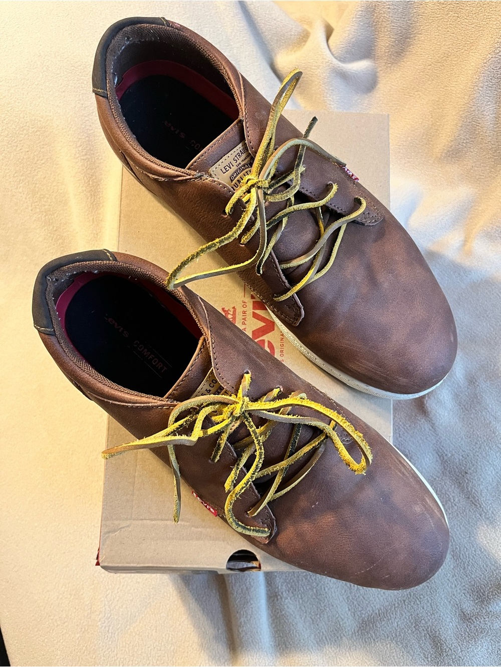 Levi's Men's Brown Chukka Boots with Yellow Laces WB Sz 12M